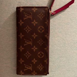 Authentic Louis vuitton adelle wallet.